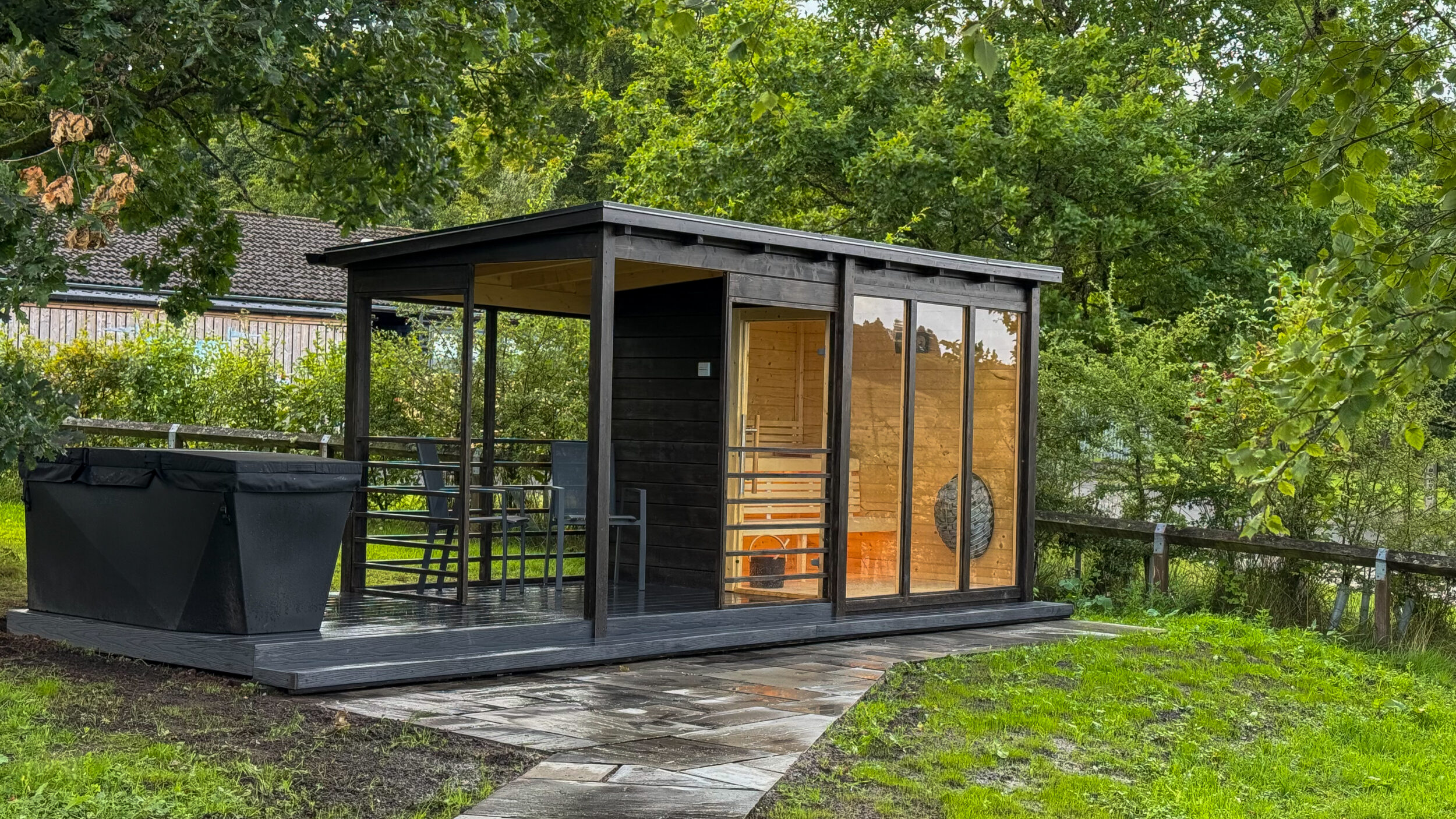 Lodge accomodation with Sauna and Chill Tub
